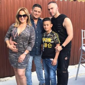 Meet your Posher, Niurys